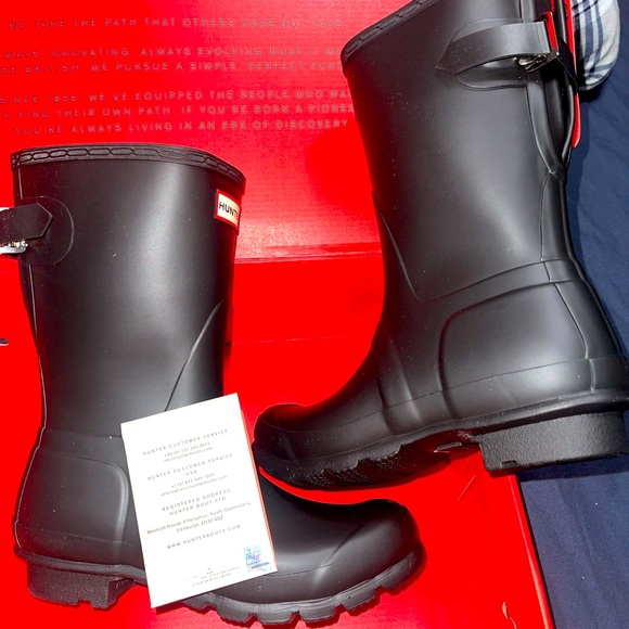 Size 7 brand new Hunter boots - Picture 1 of 2